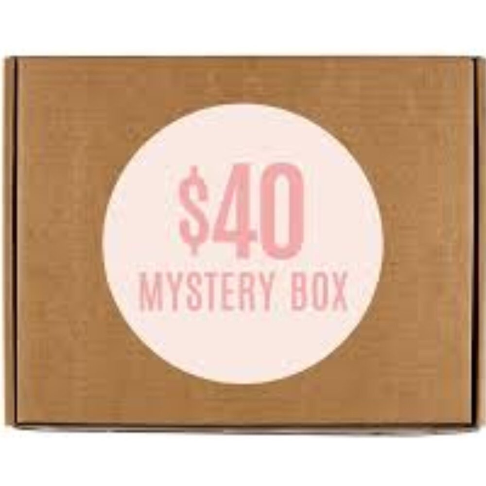 Mistery Box 🎁  —- 4 pairs of shoes 👠 for $40